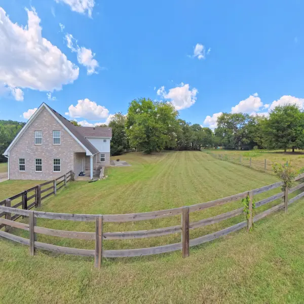 2107 Double Branch Rd, Columbia, TN 38401