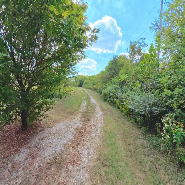 2107 Double Branch Rd, Columbia, TN 38401