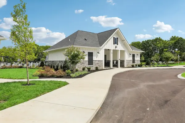 1091 Large Poppy Dr, La Vergne, TN 37086