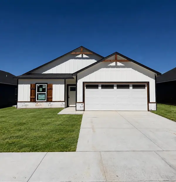 3620 E Bearsden St, Derby, KS 67037-7821