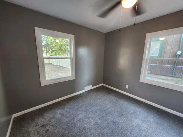5908 E Kinkaid St, Wichita, KS 67218