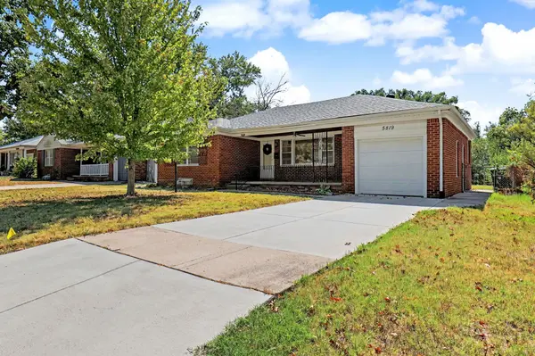 5819 E Oakwood Dr, Wichita, KS 67208