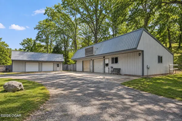 17 Stoneville LN, Anderson, MO 64831