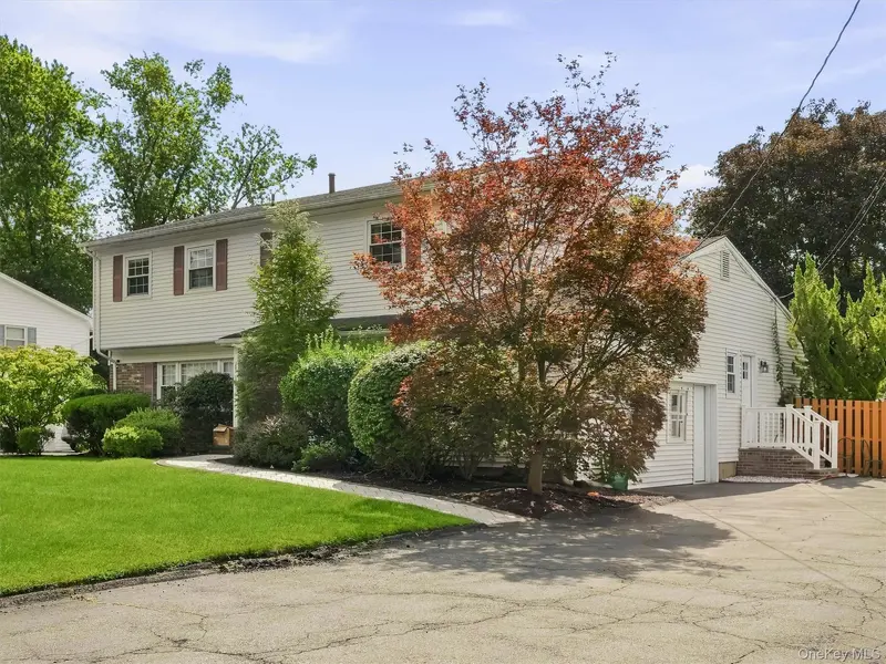 21 Argow PL, Nanuet, NY 10954