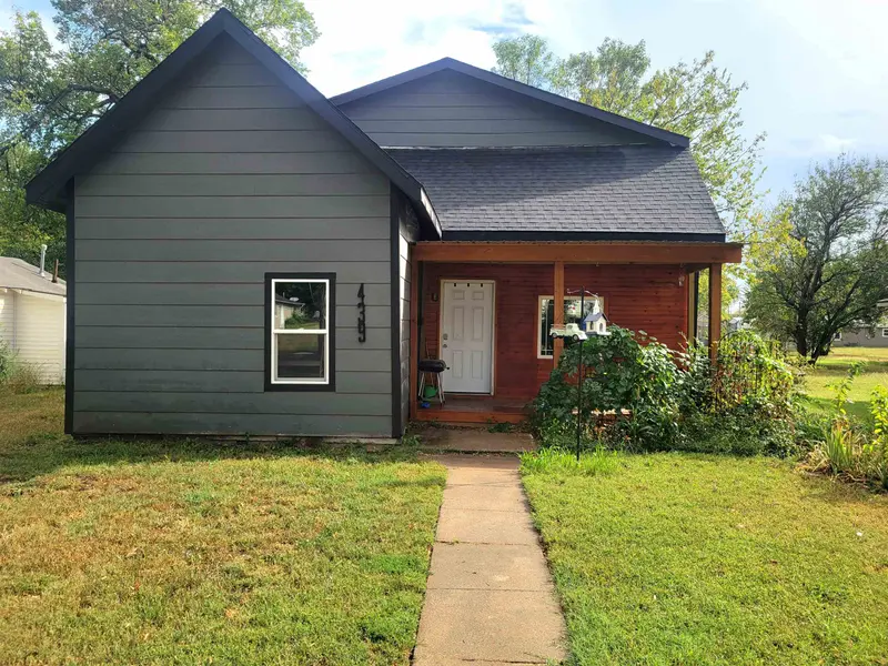 439 E Broadway, Augusta, KS 67010