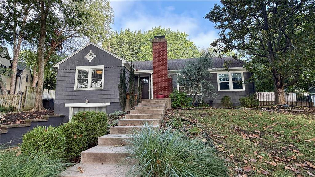 210 E Winthrope RD, Kansas City, MO 64113