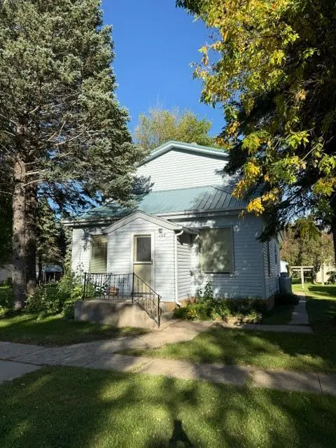 102 N Grove ST, Okabena, MN 56161