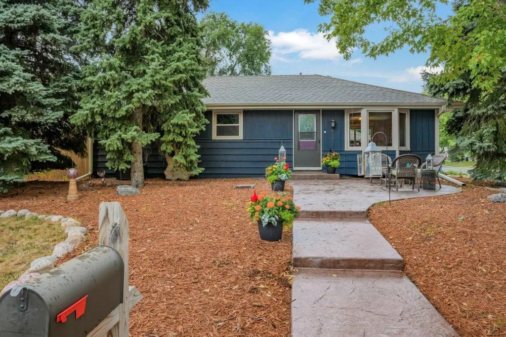 9581 Pilgrim LN N, Maple Grove, MN 55369