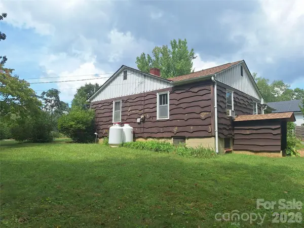 16 Shannon DR, Asheville, NC 28803
