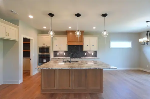 12730 NW Larkspur LN, Platte City, MO 64079