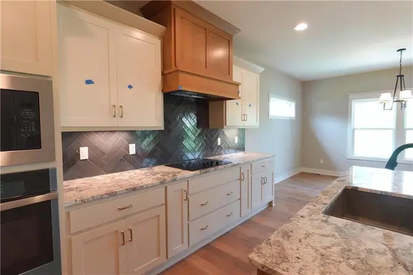 12730 NW Larkspur LN, Platte City, MO 64079