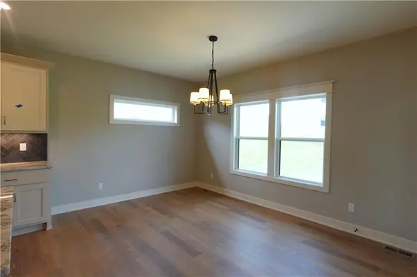 12730 NW Larkspur LN, Platte City, MO 64079