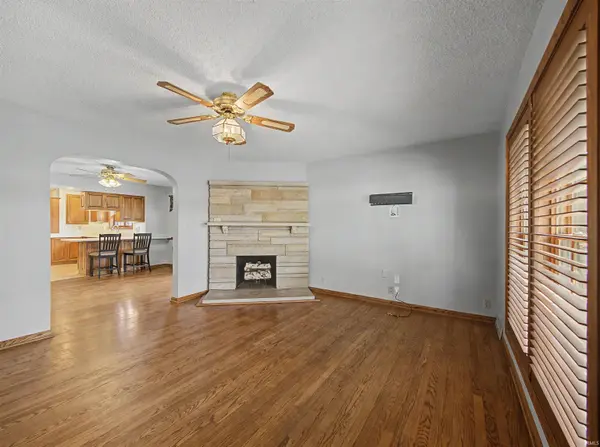15 E Fletchall ST, Poseyville, IN 47633