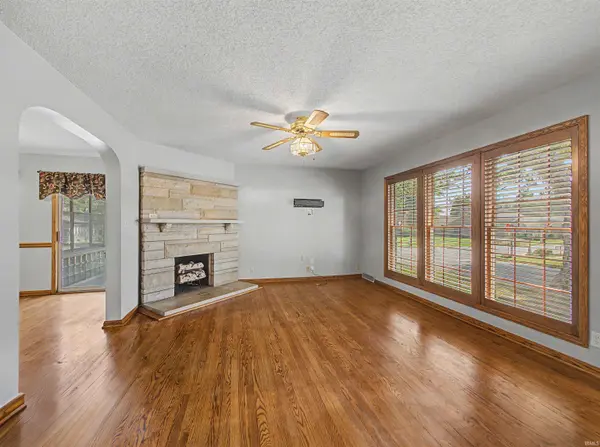 15 E Fletchall ST, Poseyville, IN 47633