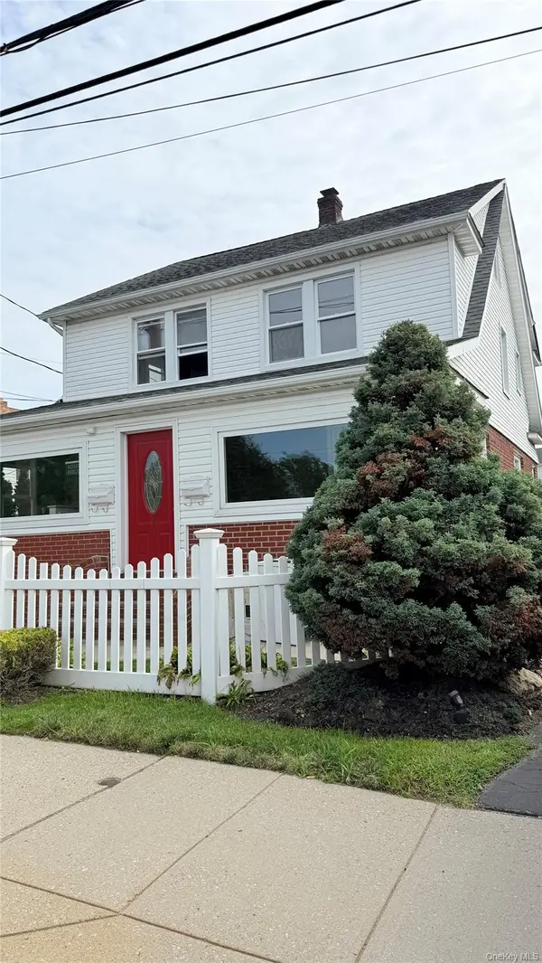 557 Newbridge RD, East Meadow, NY 11554