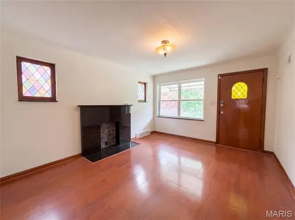 5363 Reber PL, St Louis, MO 63139