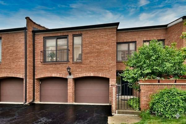 2S727 Williamsburg CT, Oak Brook, IL 60523