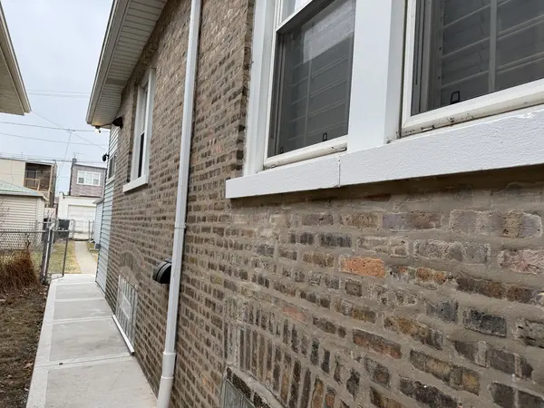 7945 S Perry AVE, Chicago, IL 60620
