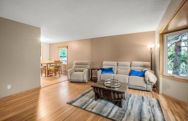 9581 Pilgrim LN N, Maple Grove, MN 55369