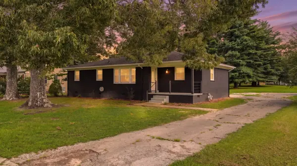 522 Stone Blvd, Tullahoma, TN 37388