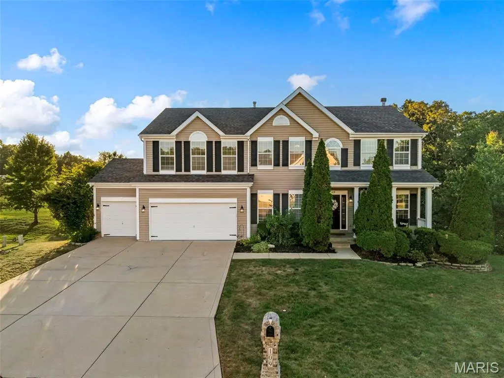 109 Crimson Oaks CT, Lake St Louis, MO 63367