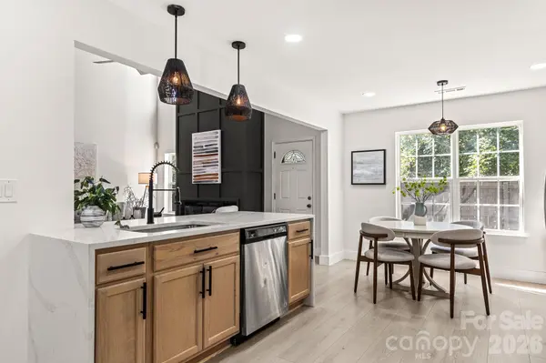 1153 Delander LN, Charlotte, NC 28214