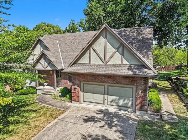 2414 Springcreek CT, Blue Springs, MO 64015