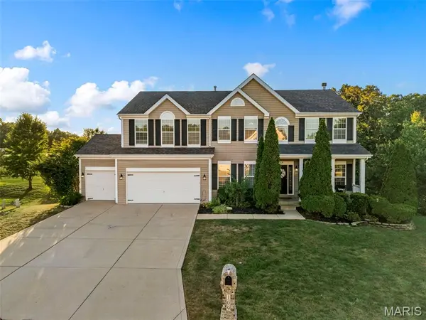 109 Crimson Oaks CT, Lake St Louis, MO 63367