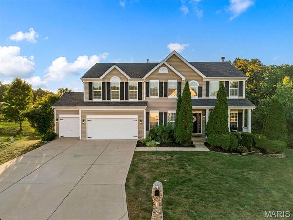 109 Crimson Oaks CT, Lake St Louis, MO 63367