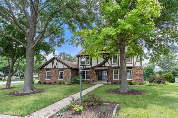 1902 Gigi LN, Darien, IL 60561