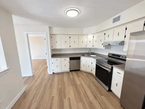 9051 S Roberts RD #205, Hickory Hills, IL 60457