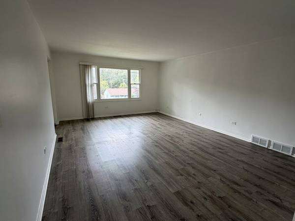 2513 Western AVE #2513, Waukegan, IL 60087
