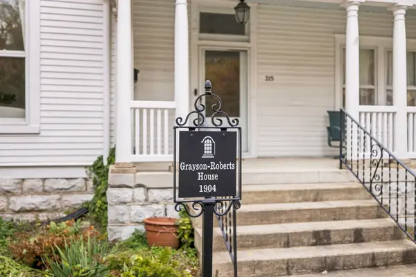 215 4th Ave #S, Franklin, TN 37064