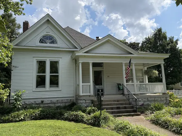 215 4th Ave #S, Franklin, TN 37064