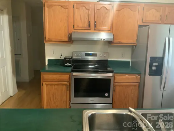 17 Buttonwood CT, Asheville, NC 28806