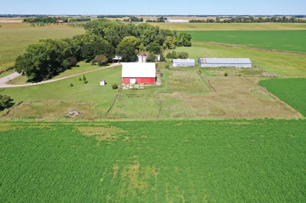 18413 60th ST SW, Prinsburg, MN 56281
