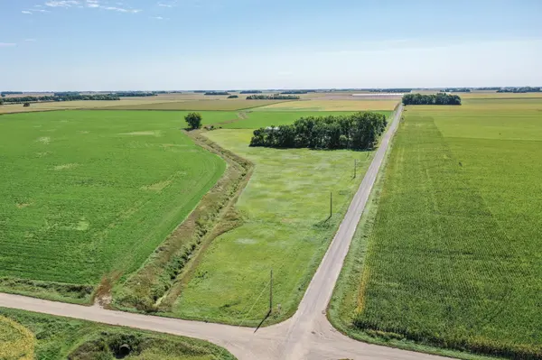 18413 60th ST SW, Prinsburg, MN 56281