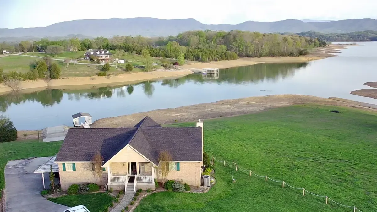 1820 Harbor Hills Lane, Dandridge, TN 37725