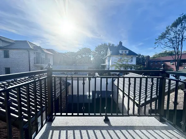 38-24 215th ST #2, Bayside, NY 11361