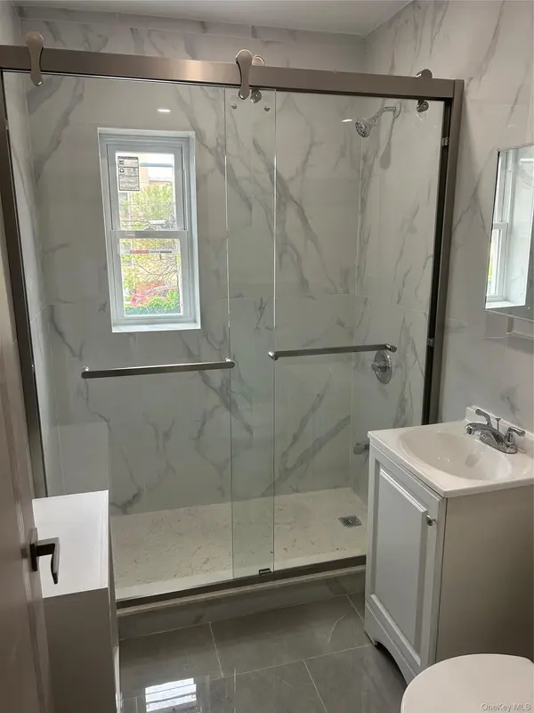 102-35 183rd PL, Hollis, NY 11423