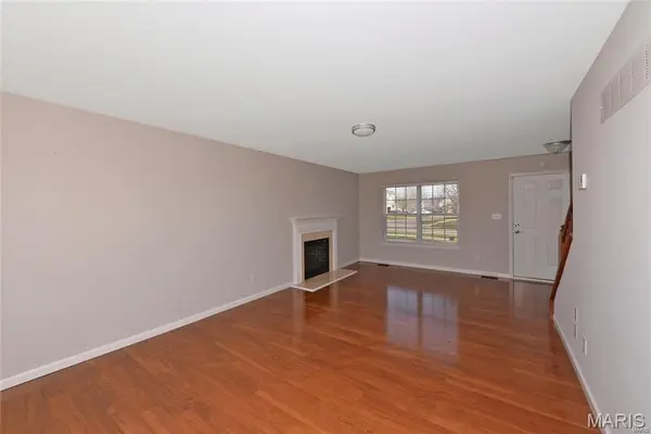 1401 Northshire LN, Lake St Louis, MO 63367