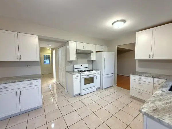 800 STANFORD LN #800, Carol Stream, IL 60188
