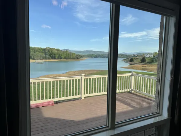 1820 Harbor Hills Lane, Dandridge, TN 37725