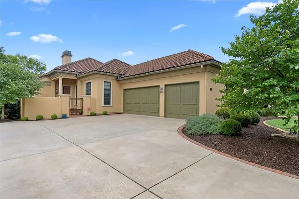 3313 W 138th ST, Leawood, KS 66224