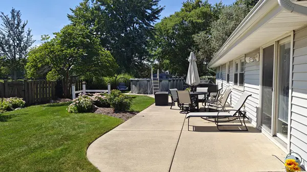 427 Kent CT, Schaumburg, IL 60193