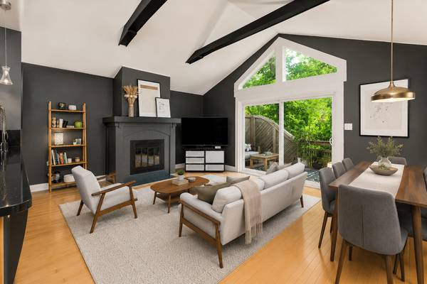 21W363 Walnut RD, Glen Ellyn, IL 60137