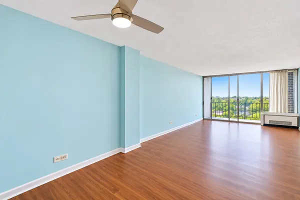 1043 S York RD #409, Bensenville, IL 60106