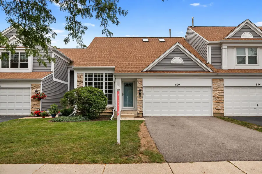 620 N CHARTER HALL DR, Palatine, IL 60067