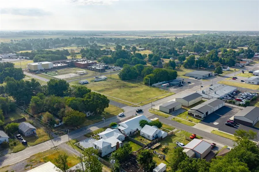 428 S 3rd ST, Chickasha, OK 73018