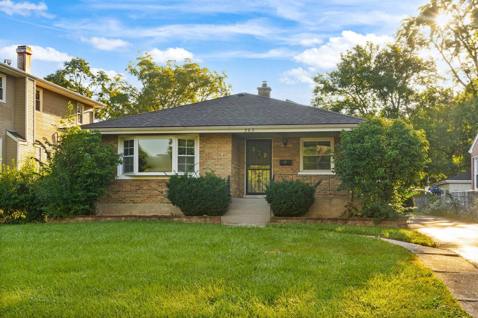 207 N Yale AVE, Villa Park, IL 60181